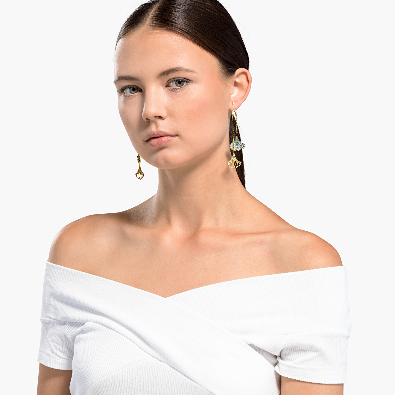 Двойные золотистые серьги STUNNING с зелеными кристаллами