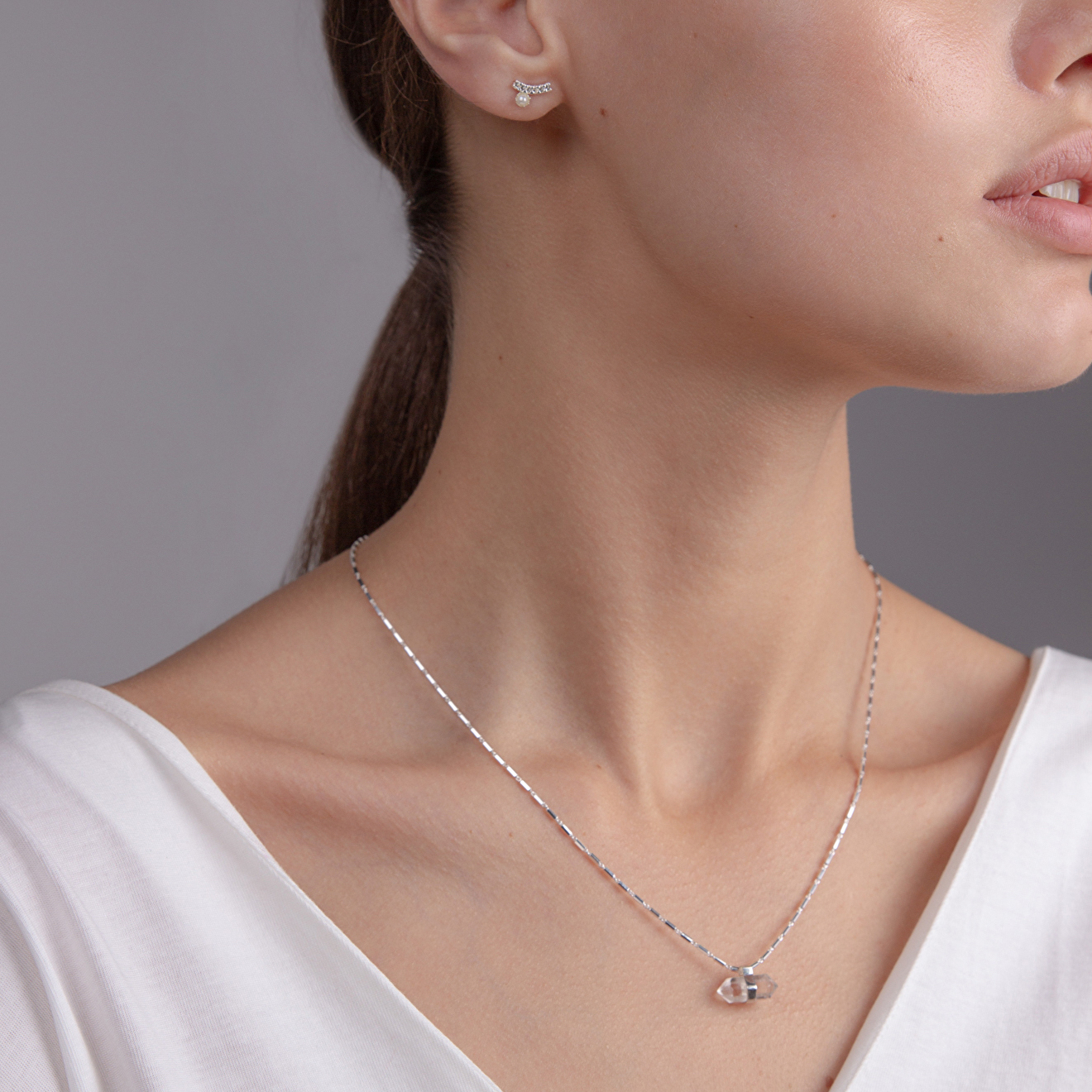 Necklace made of silver with quartz
