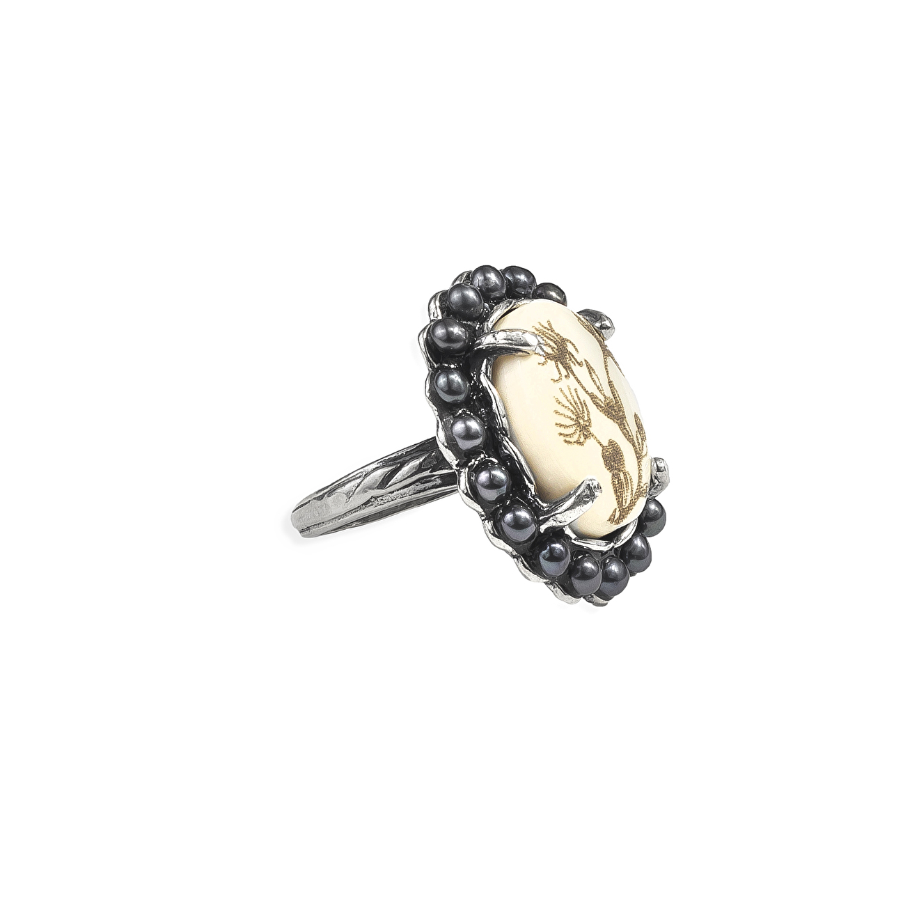 Кольцо из серебра с костью, жемчугом и рисунком чертополоха