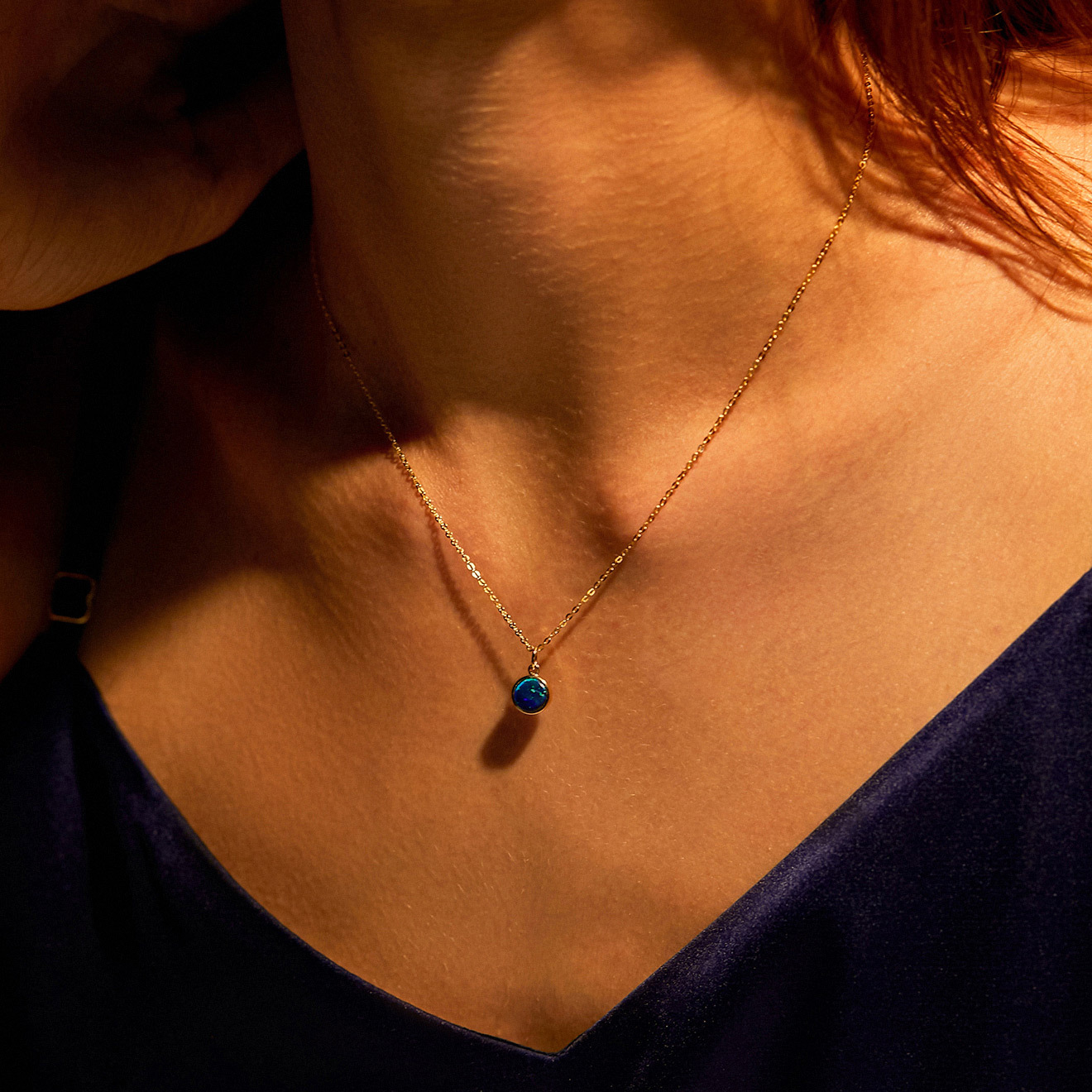 Necklace-circle of gold with opal