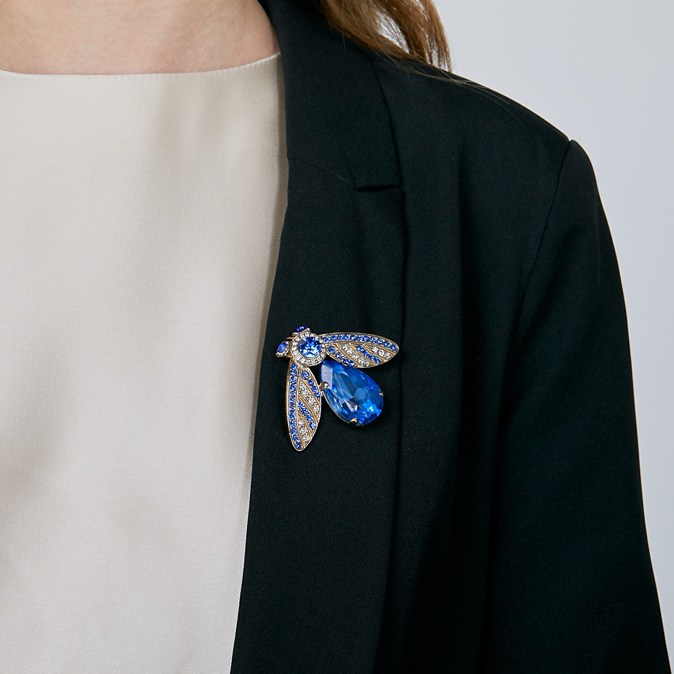 Fly brooch with blue crystals