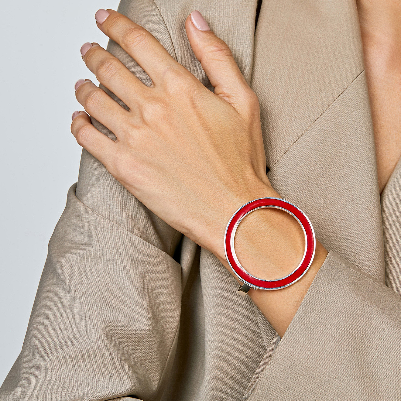 Circle bracelet with red enamel