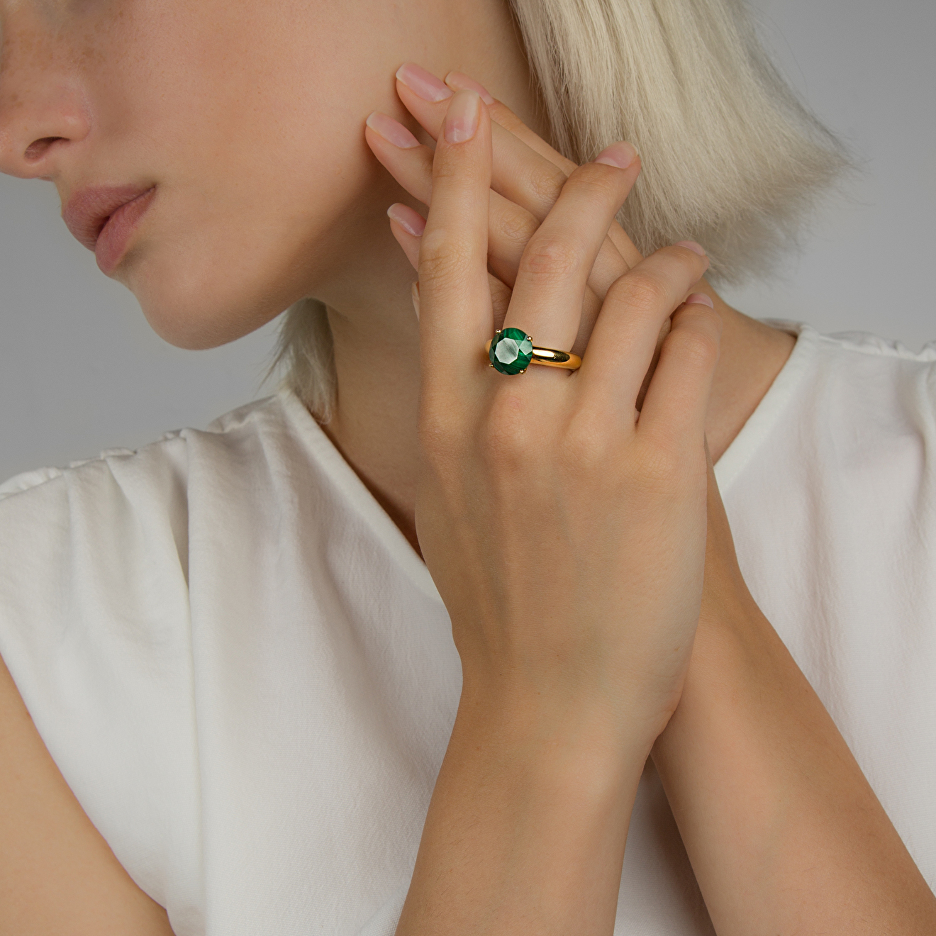 Moonka Позолоченное кольцо из серебра с малахитом poche позолоченное кольцо из серебра с зеленой вставкой