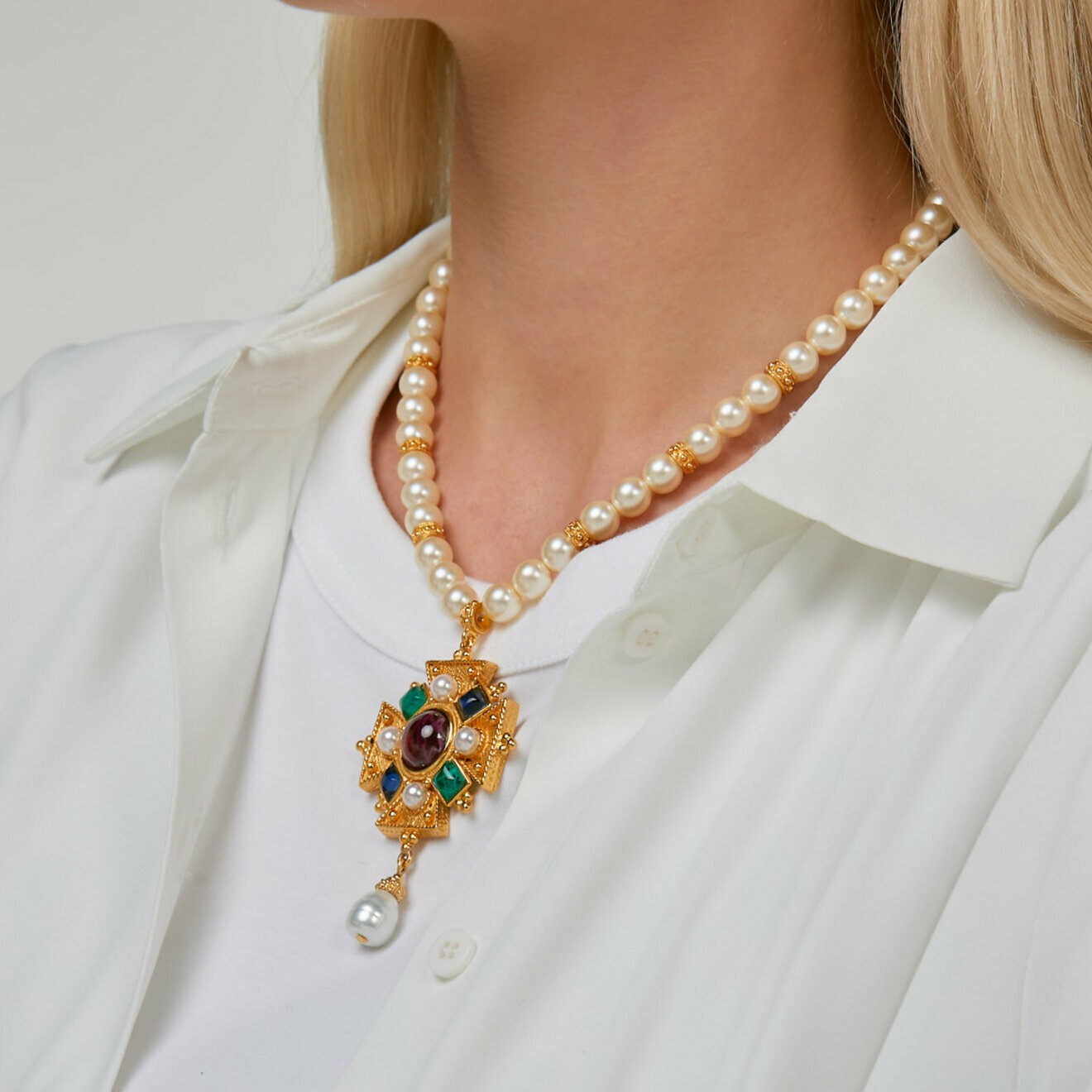 necklace with a cross pendant, malachite, agate and pearls