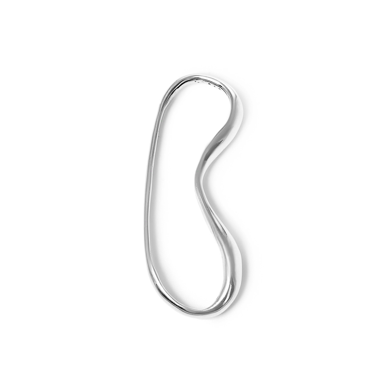 Silver cuff on the left ear Vero