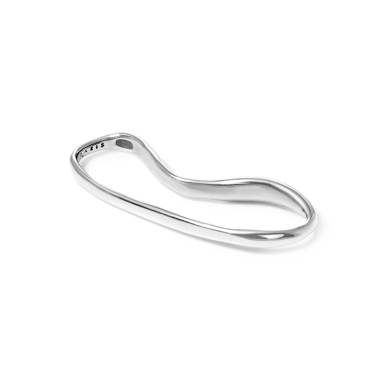 Silver cuff on the left ear Vero