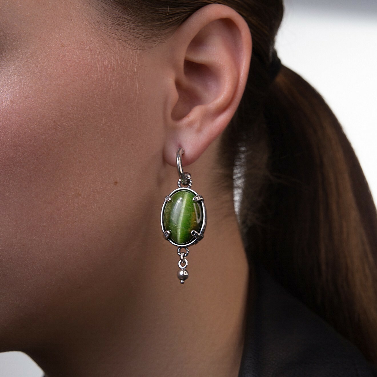 Silver earrings with tiger eye