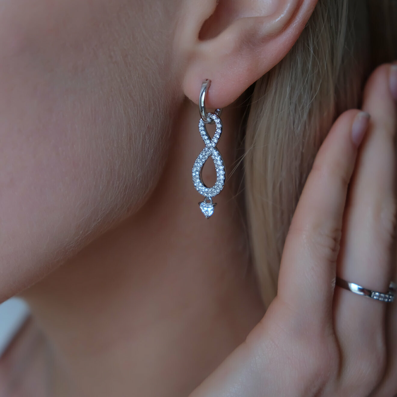 Серебристые серьги SWA INFINITY