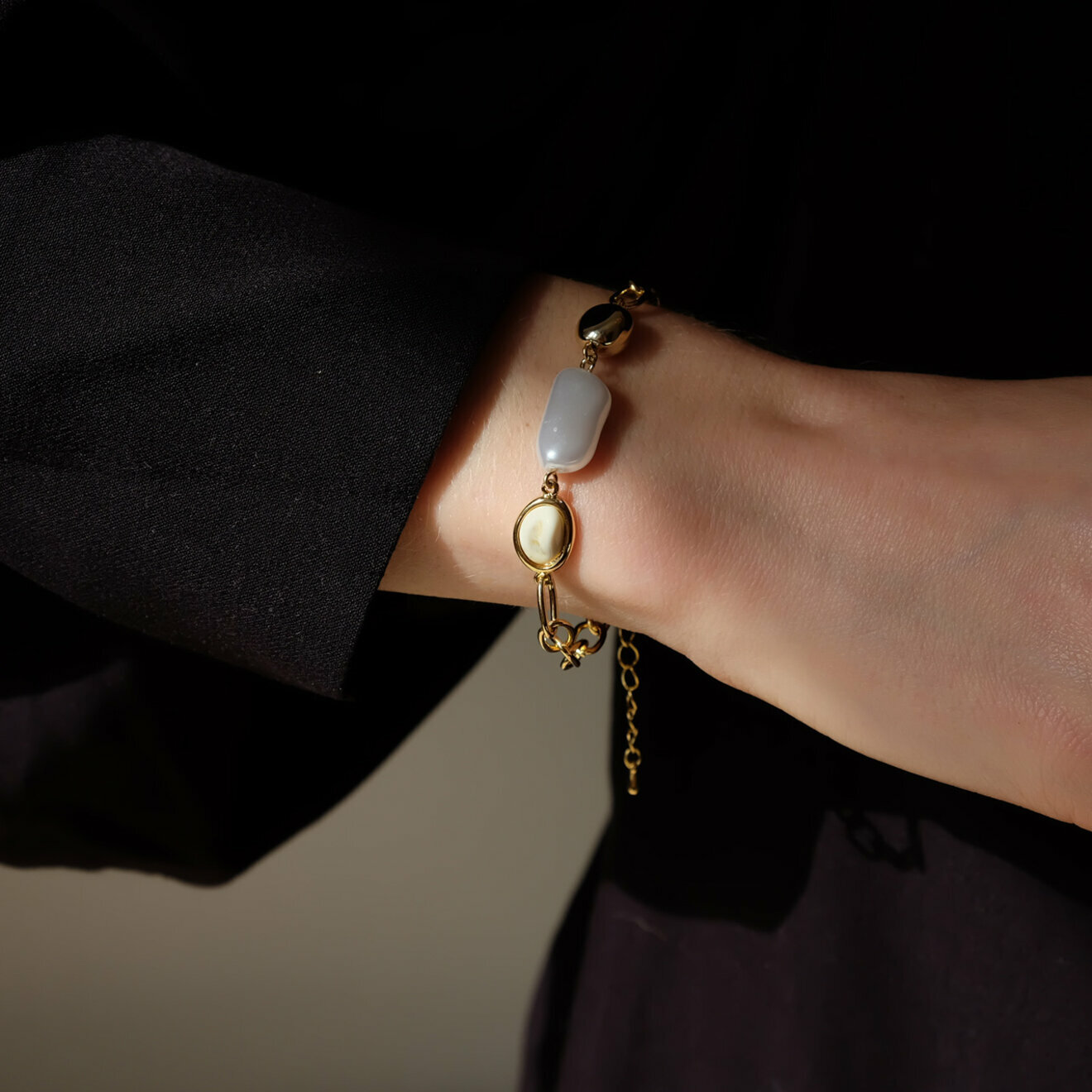 chain bracelet with pearls