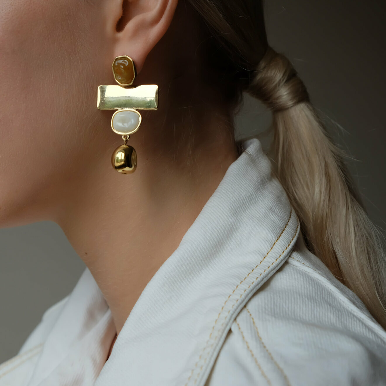 earrings with rectangular pendants and beige inserts