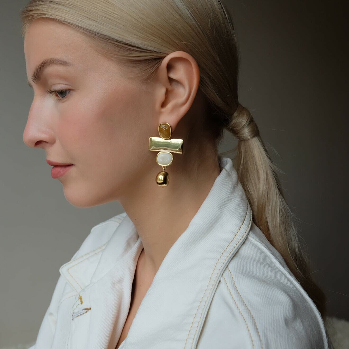 earrings with rectangular pendants and beige inserts
