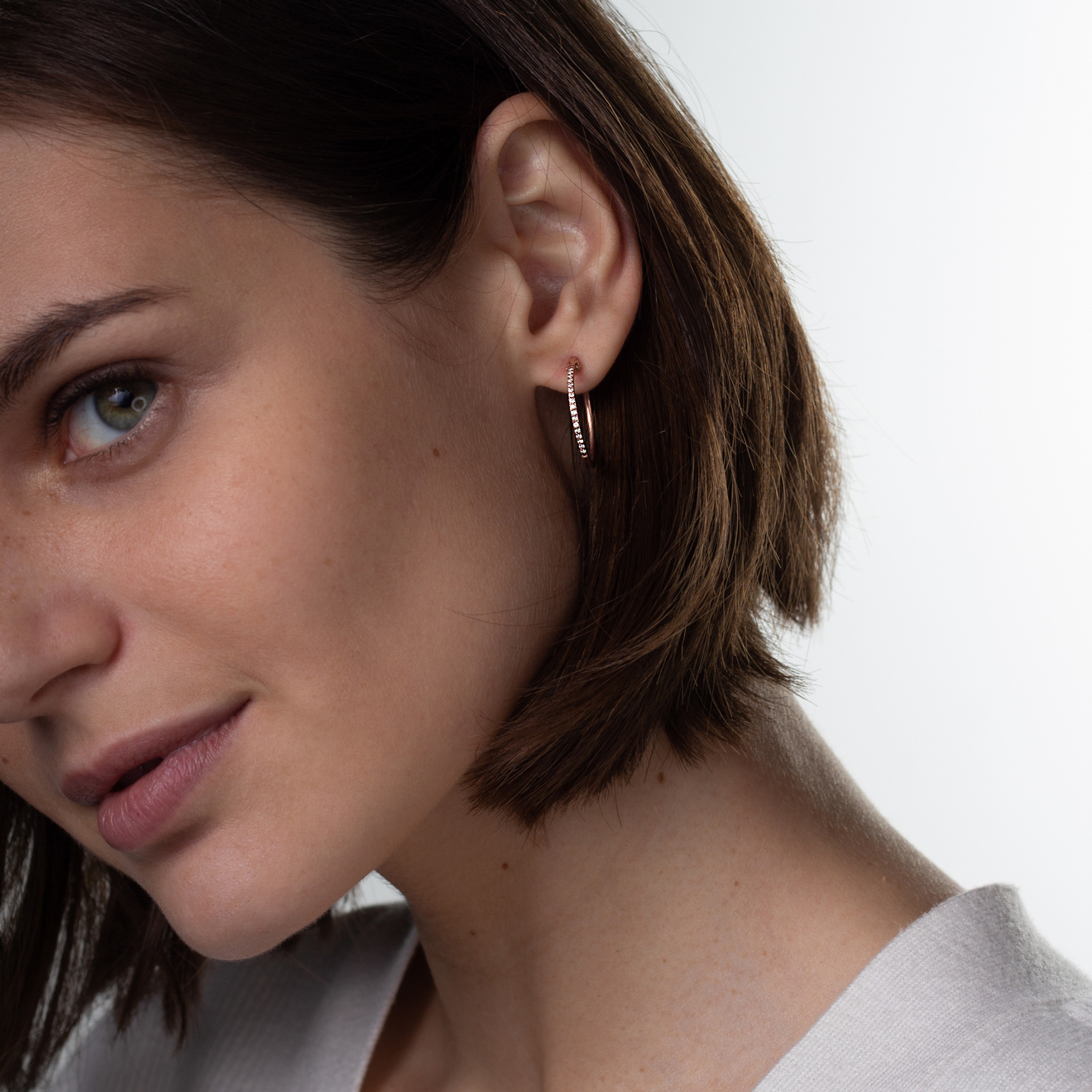 Gold-plated silver ring earrings with white topaz