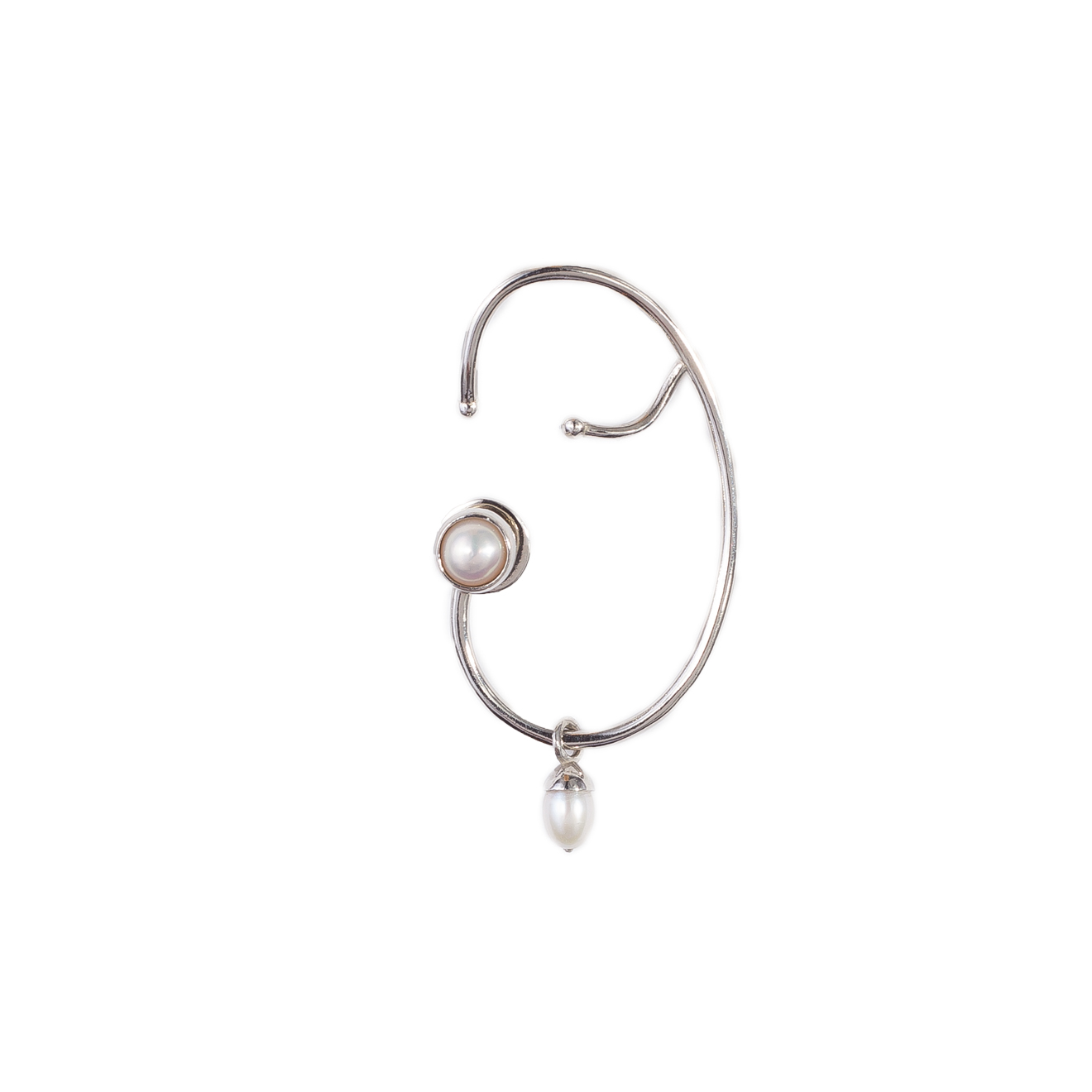 Cuff on the left ear made of silver with pearls
