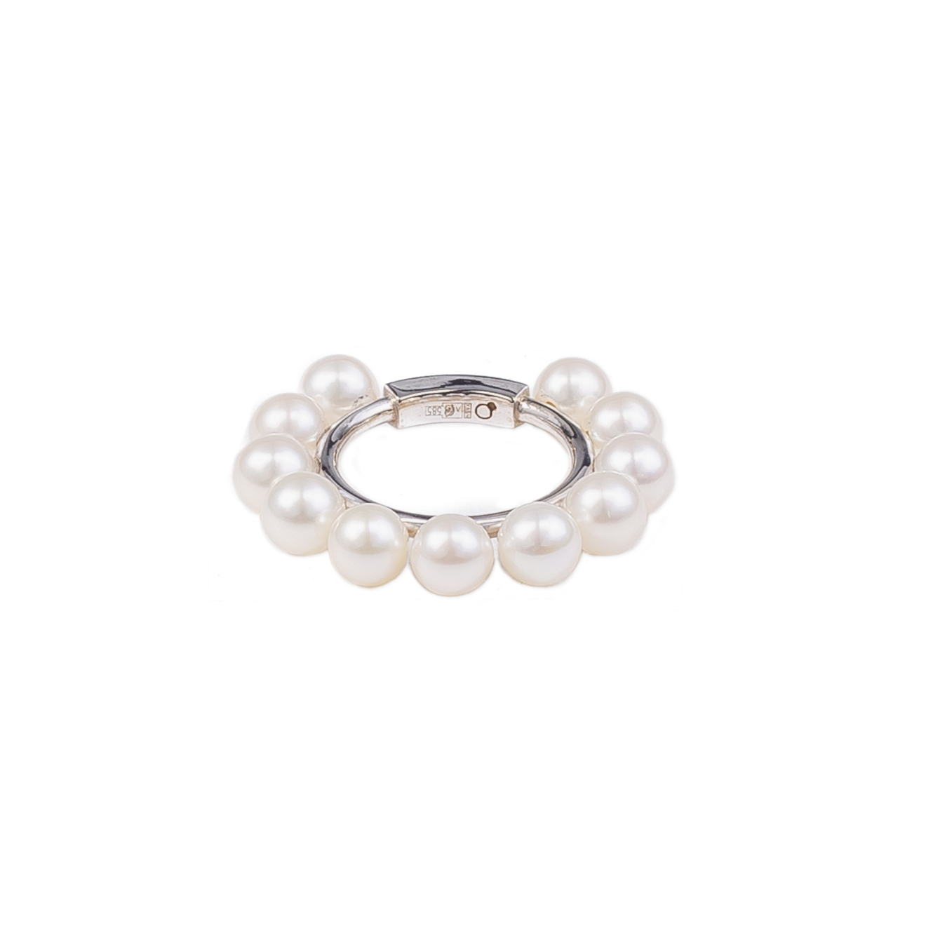 White gold ring with pearls