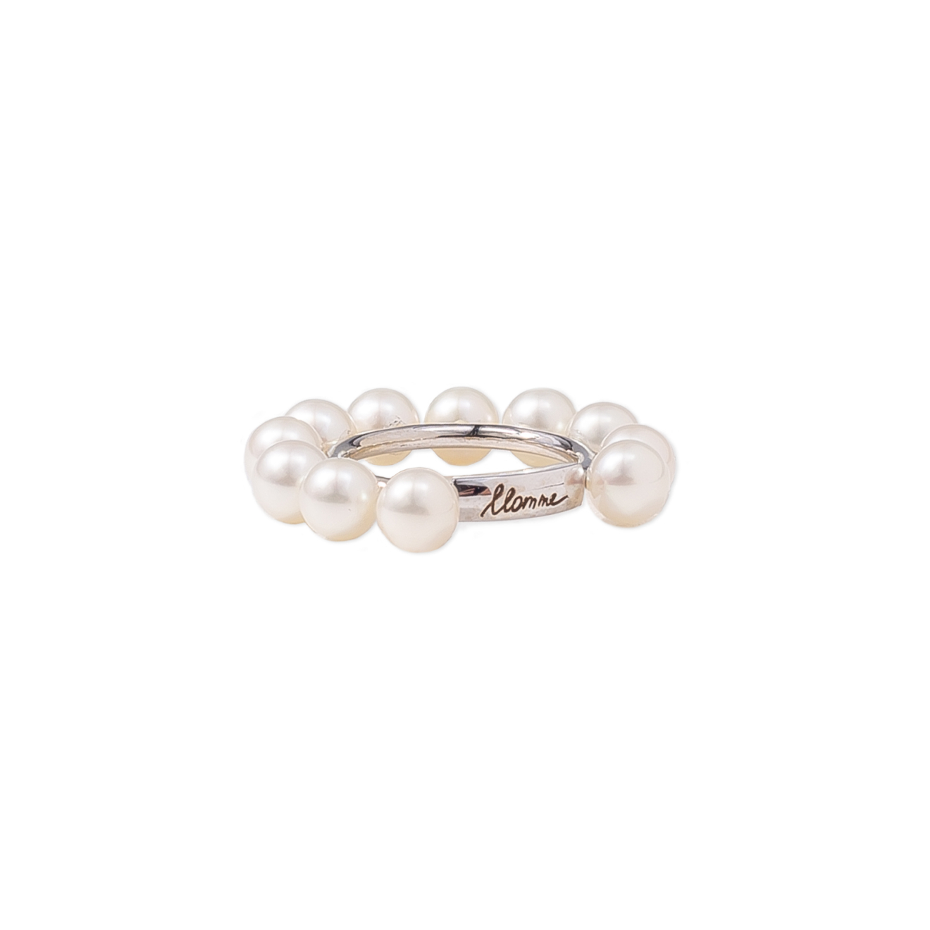 White gold ring with pearls