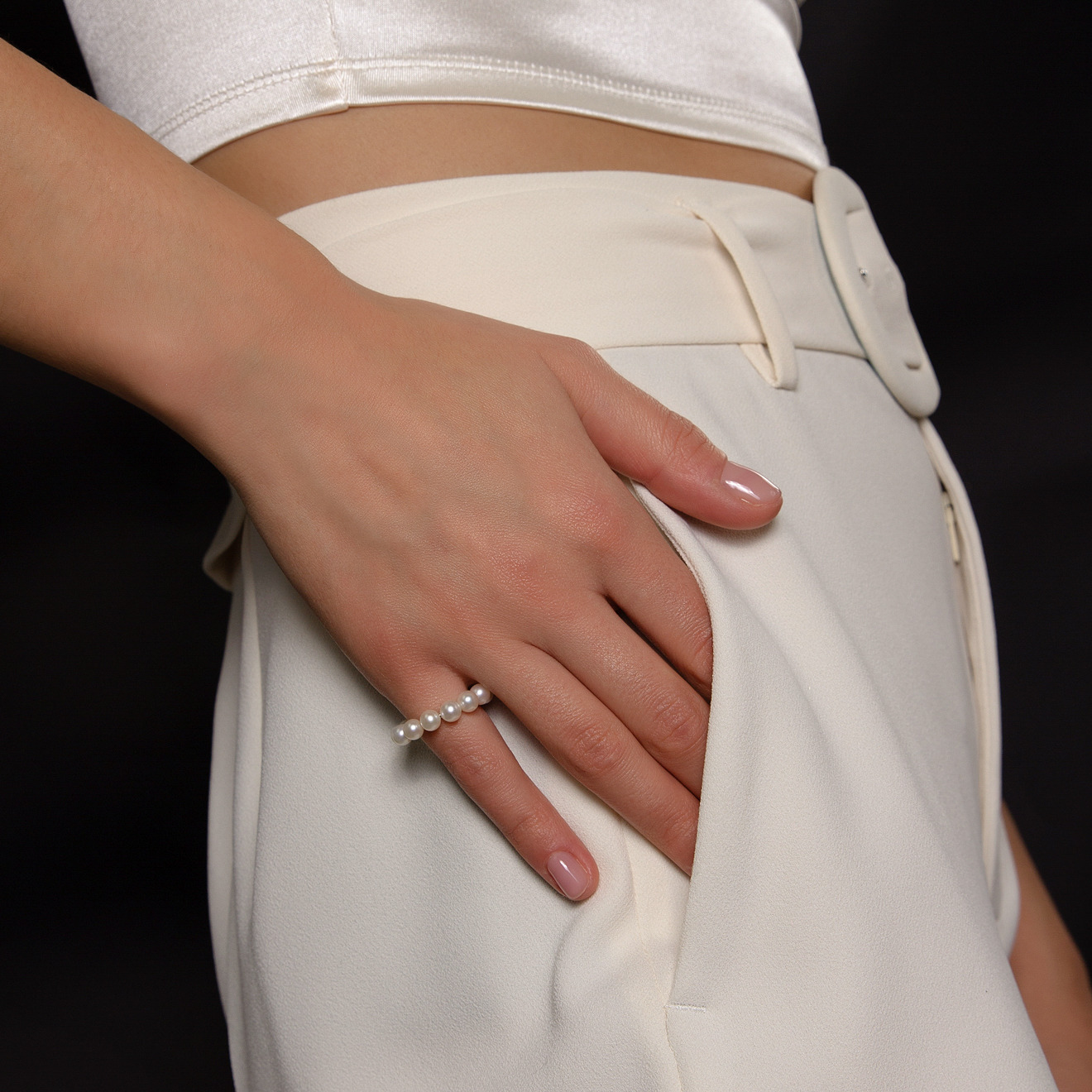 White gold ring with pearls
