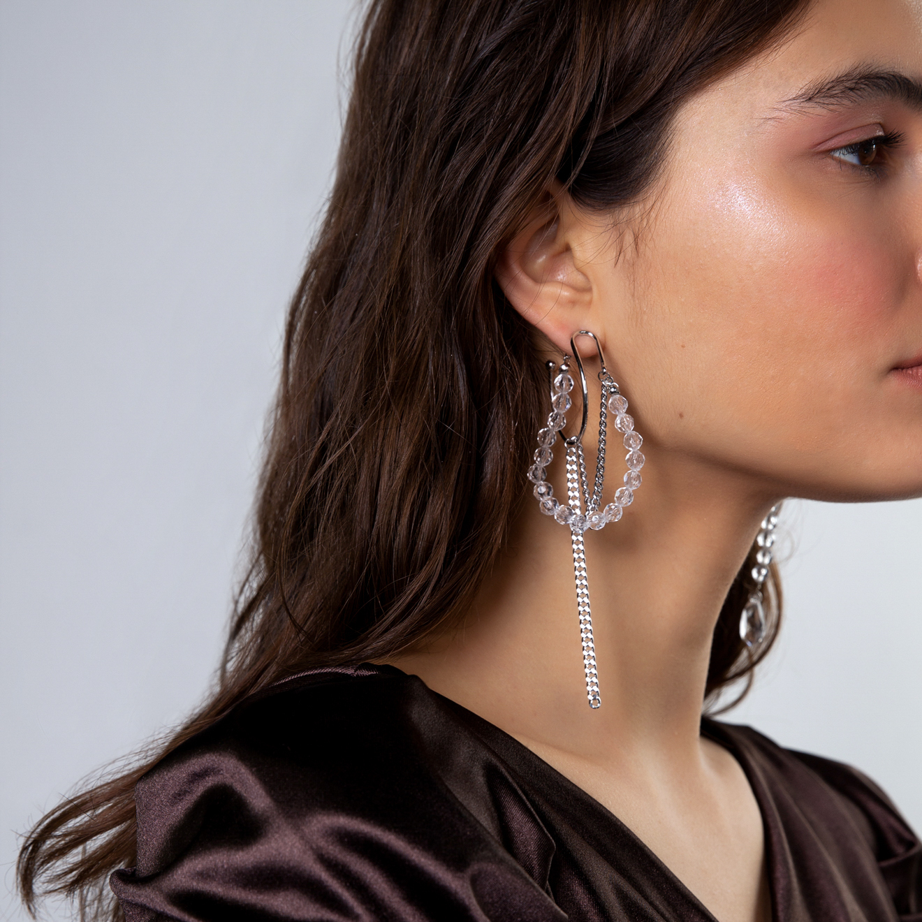 asymmetric earrings with chain pendants and crystals