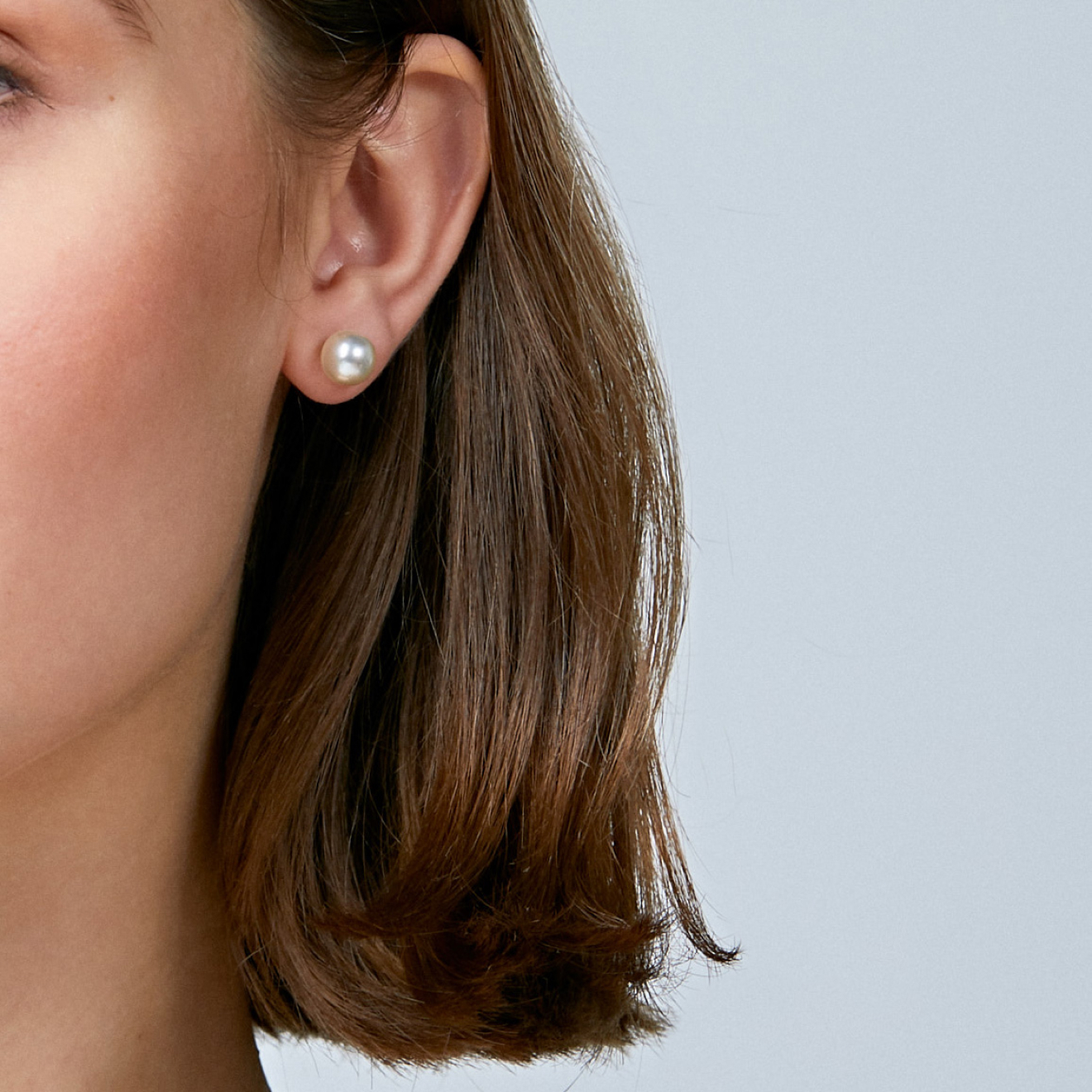 Asymmetric earrings with crystals and pearls