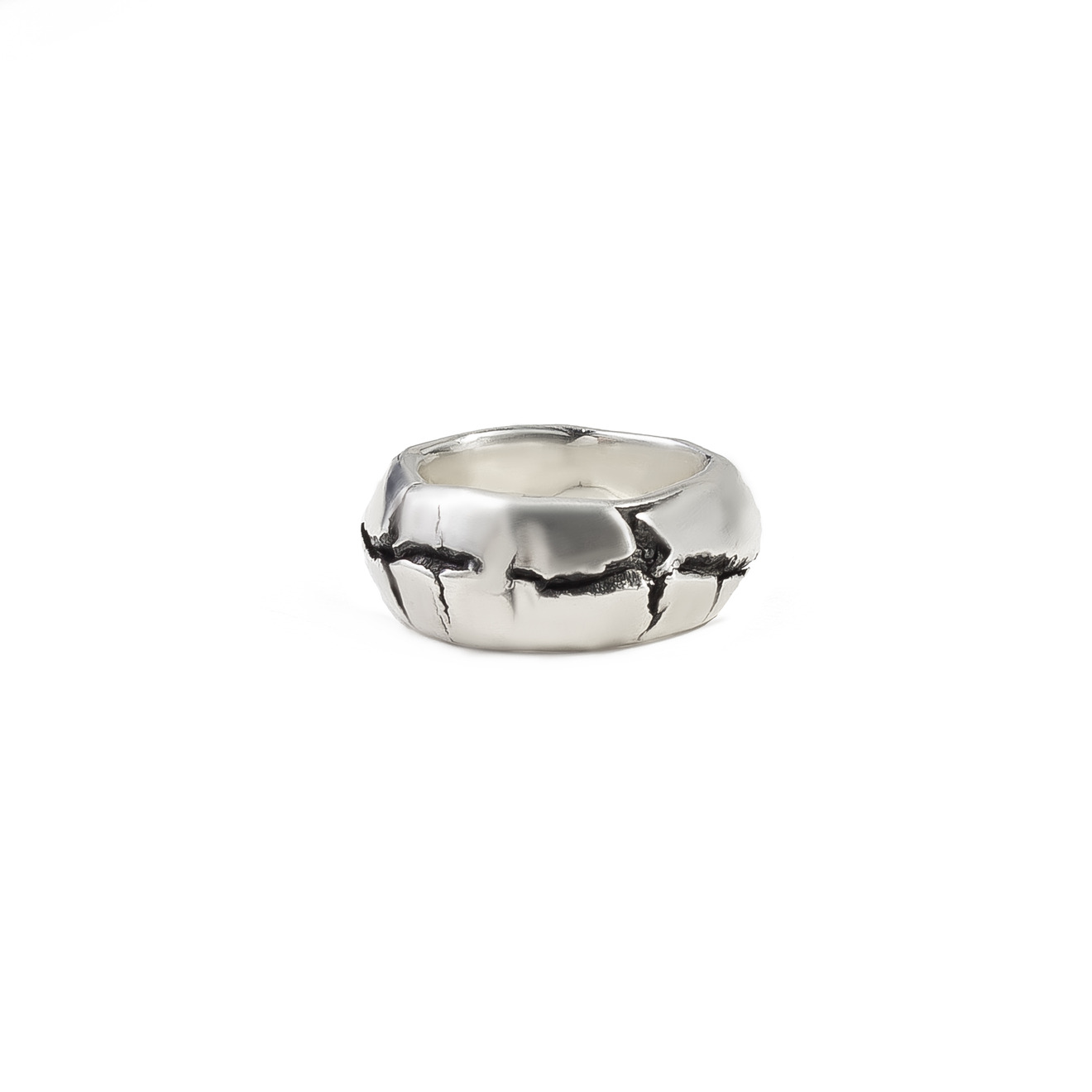 Smooth silver ring with a crack
