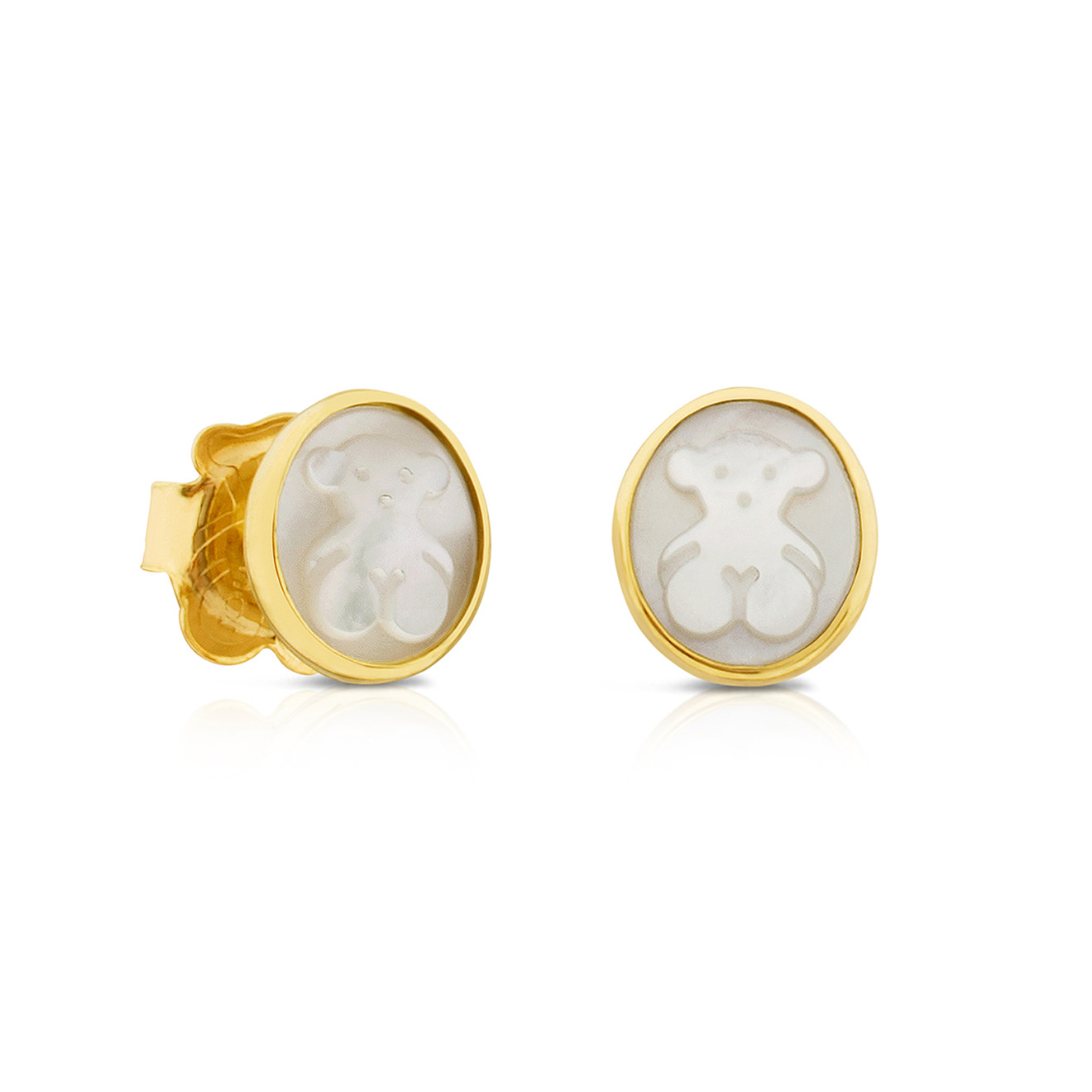 Camee earrings in yellow gold with mother of pearl