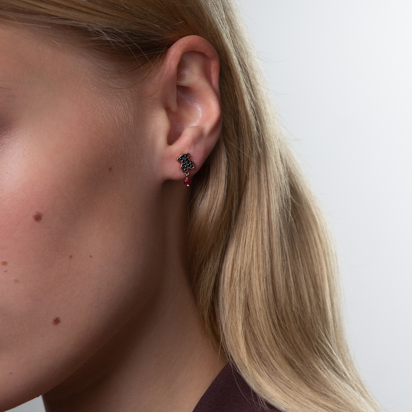 Motif earrings in silver with vermell, rubies and spinel coating