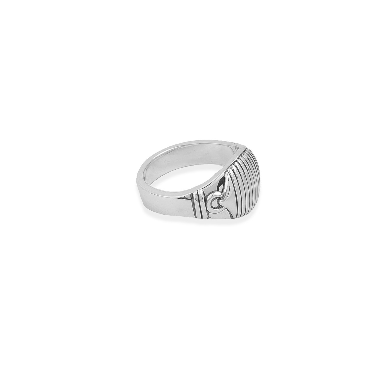 Ring with a silver pattern