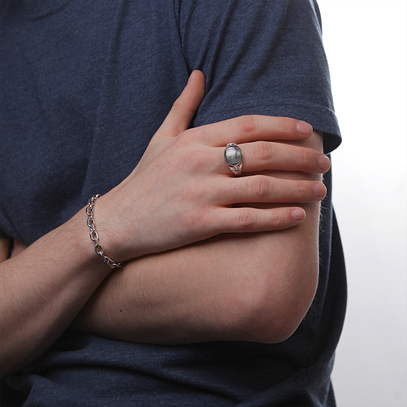 Ring with a silver pattern