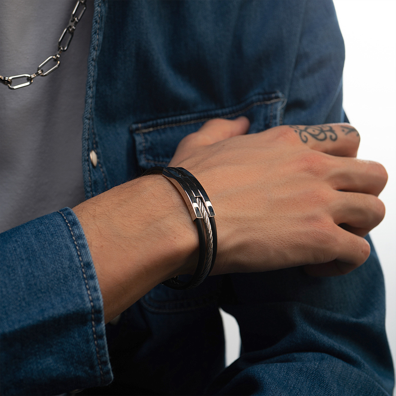 Wide leather and steel bracelet