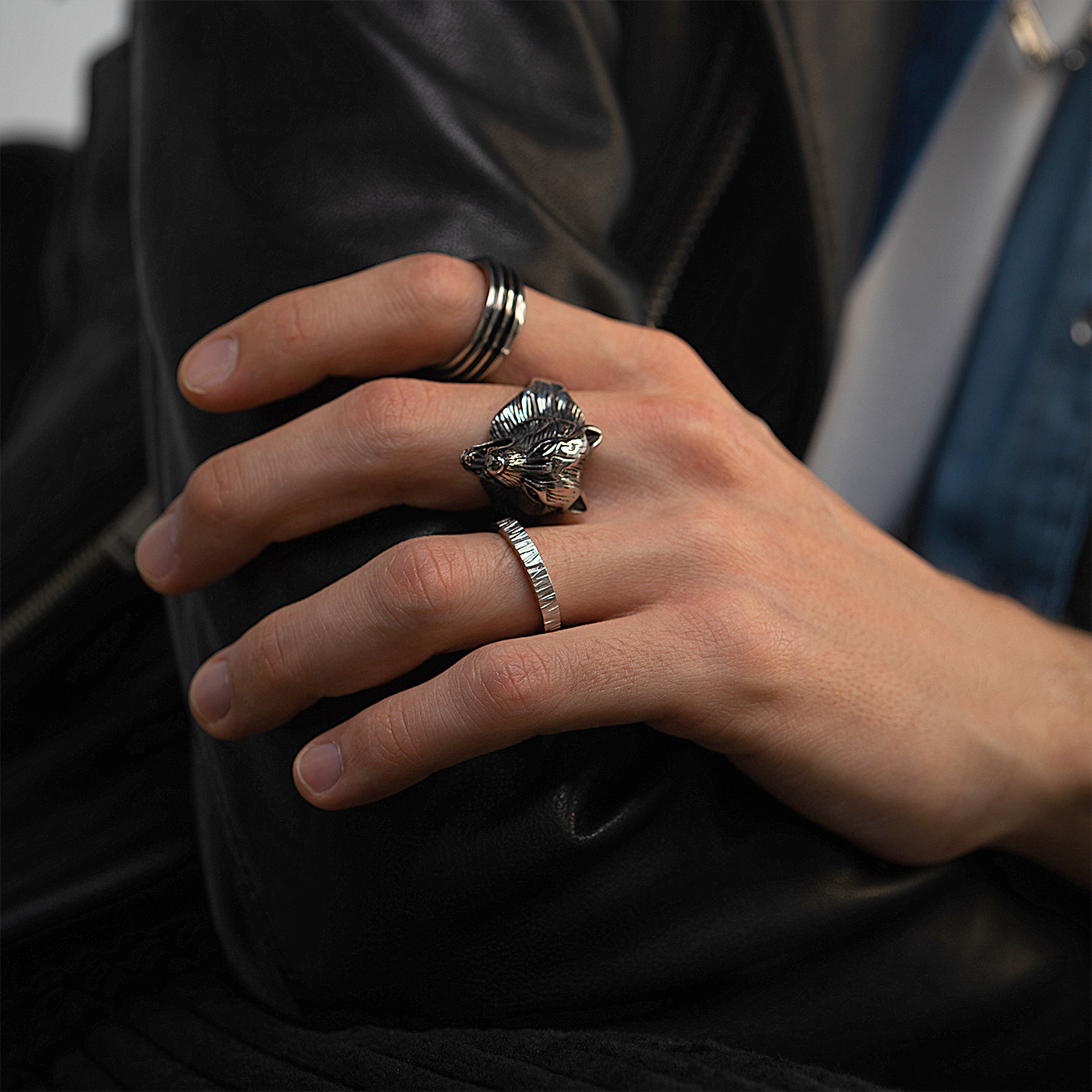 Steel ring with stripes