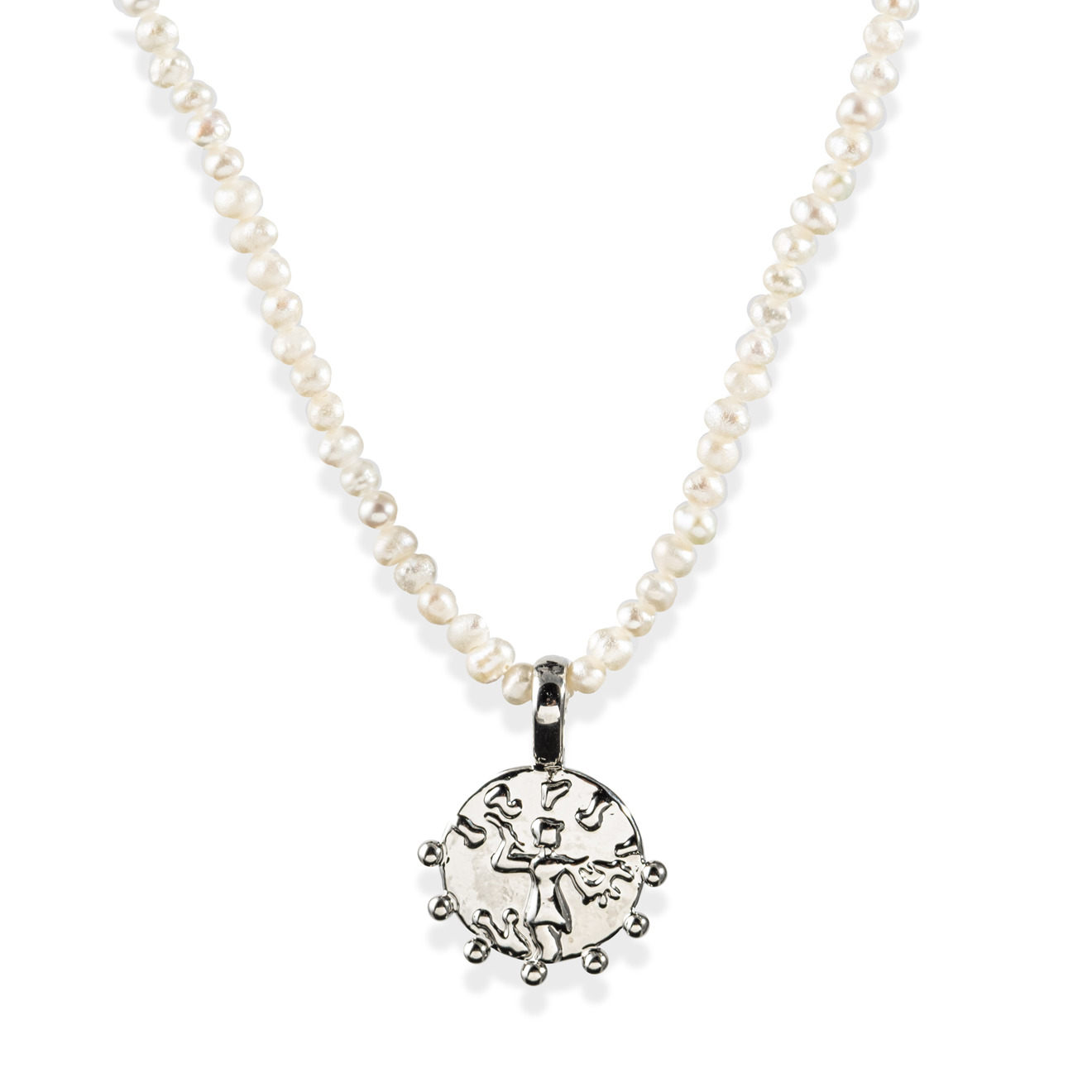 Pearl necklace with silver medallion