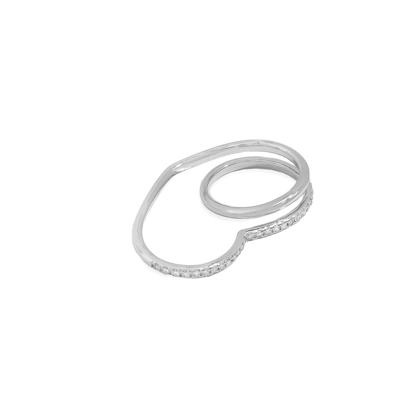 ring with crystals on two fingers