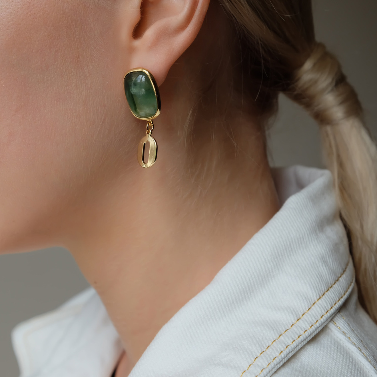 poussettes with green stones