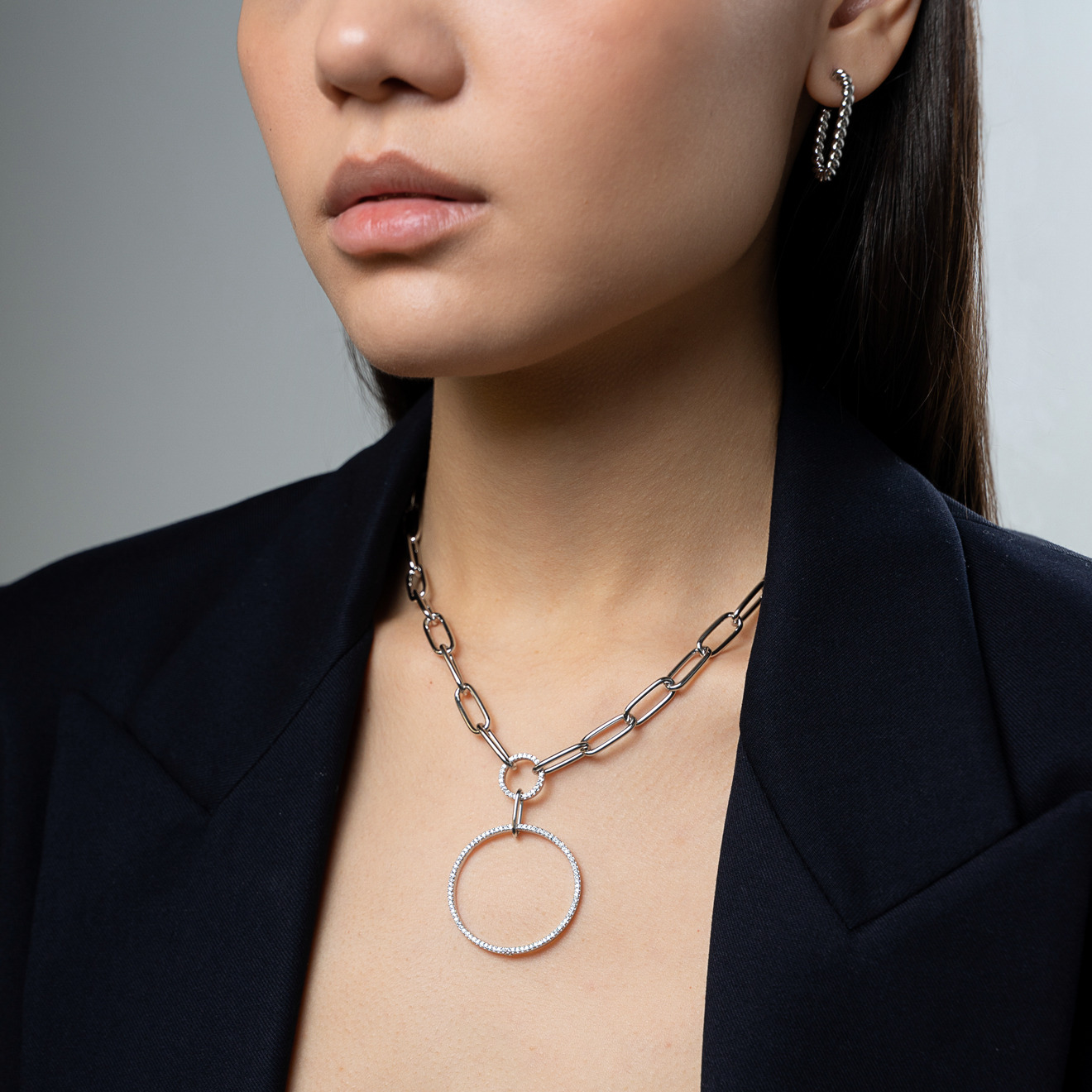 Chain Necklace with round Crystal Pendant