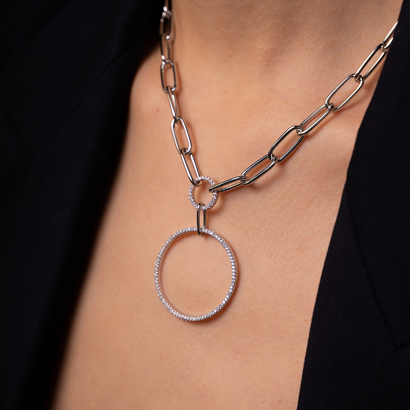 Chain Necklace with round Crystal Pendant