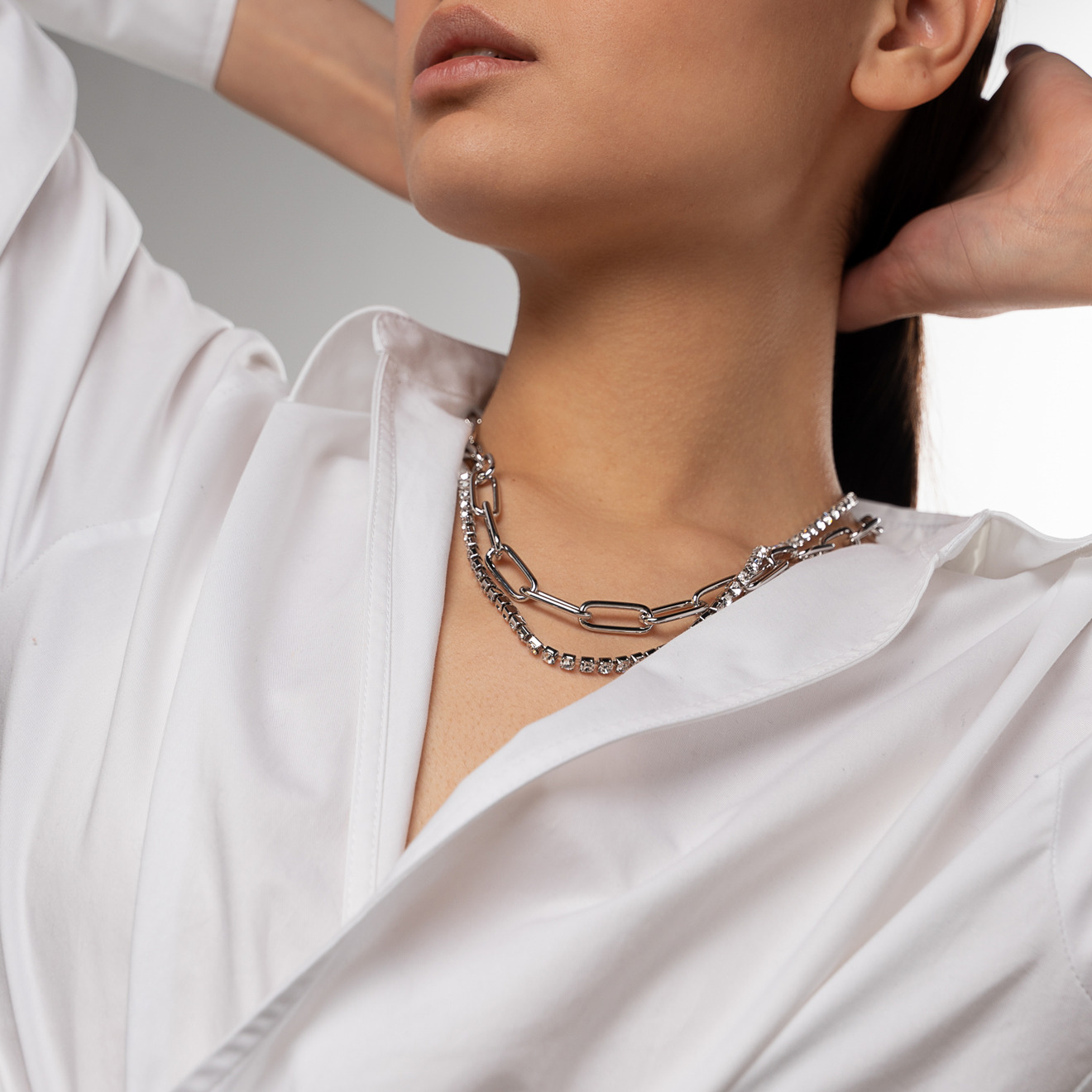 necklace-chain with crystals and golden oval