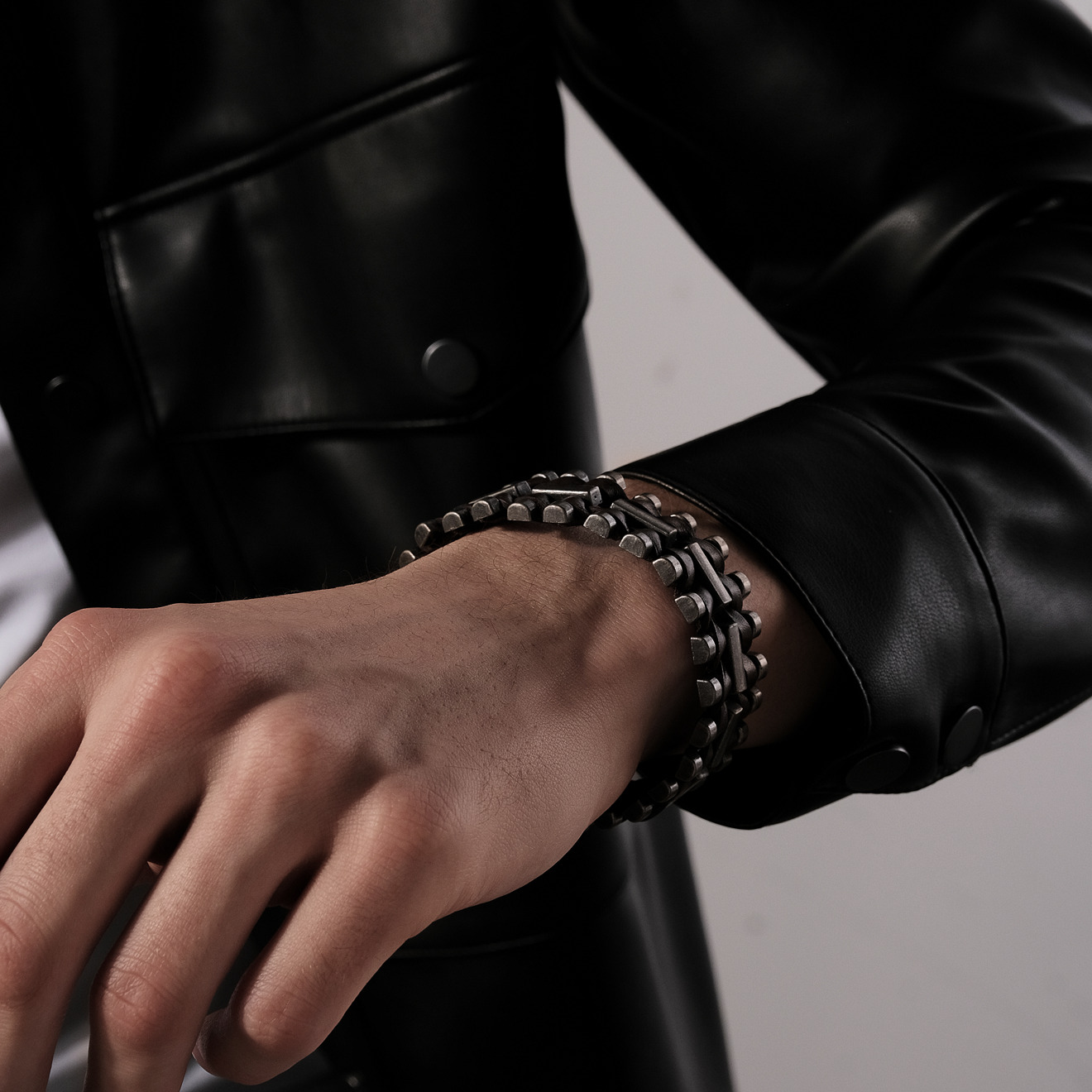Brown steel and leather bracelet