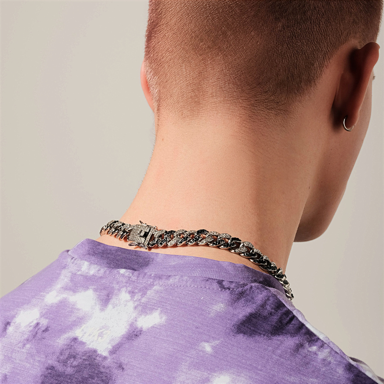 chain necklace with black crystals