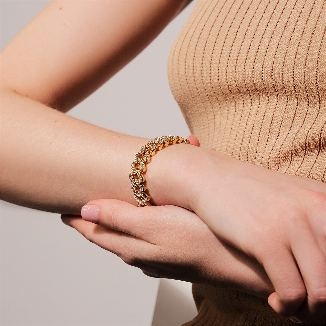 chain bracelet with crystals