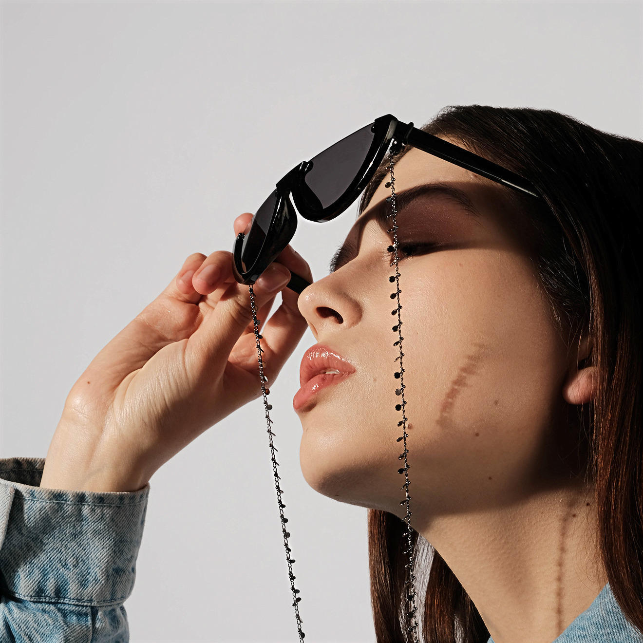 Black thread for glasses