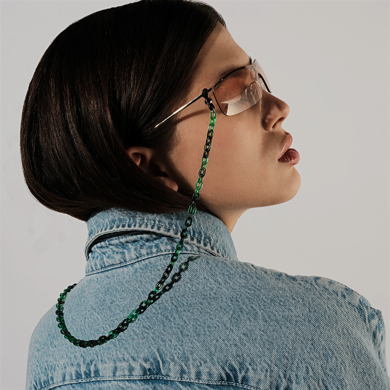 Green chain for glasses from links