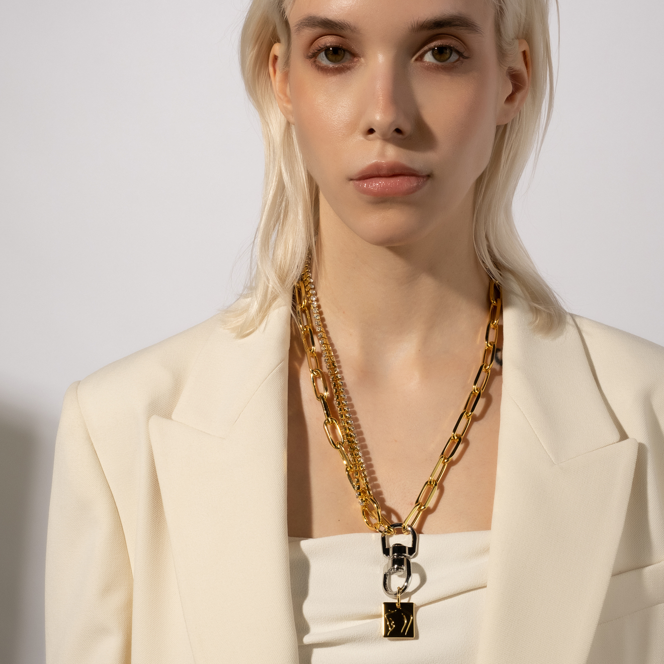 necklace-chain with crystals and carabiner