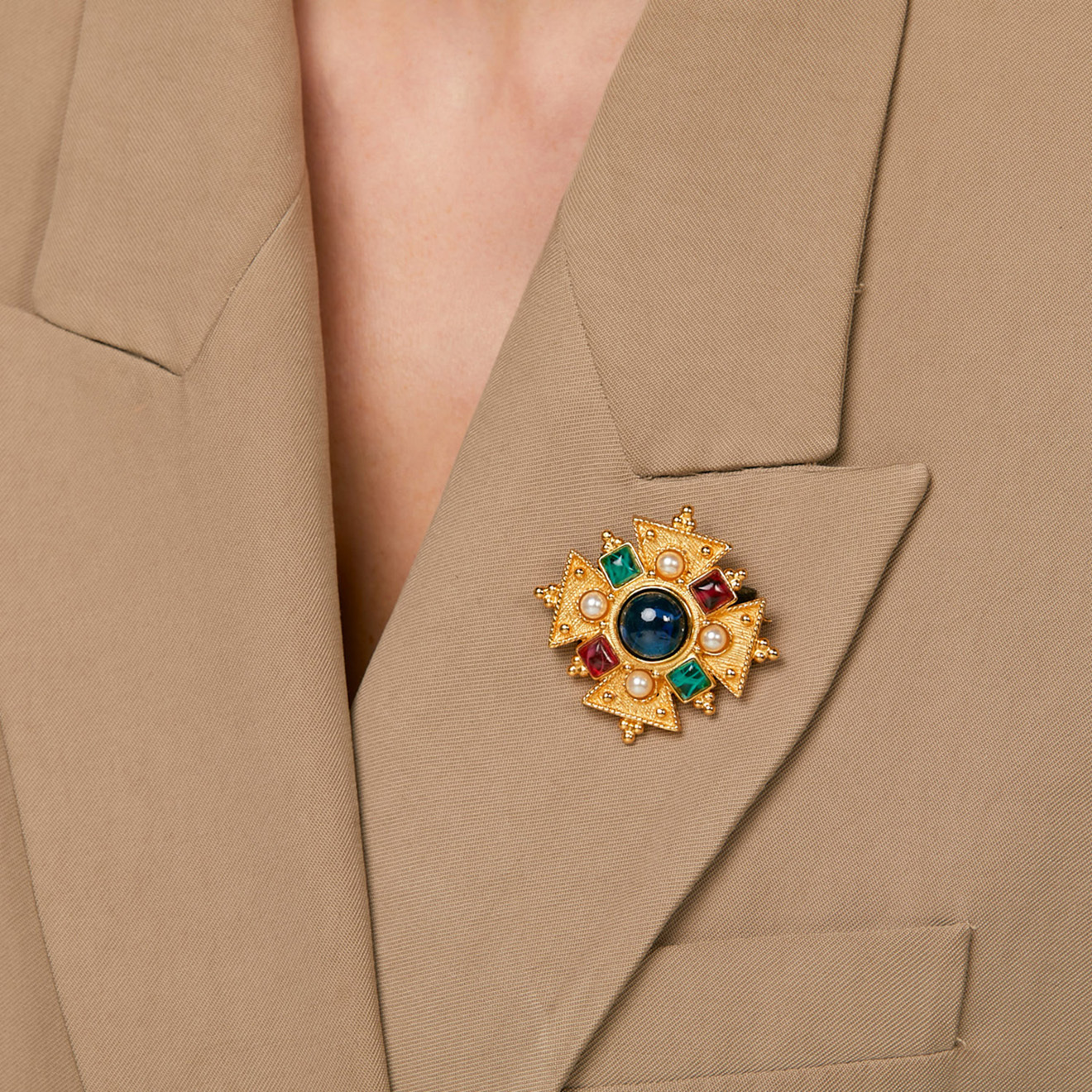 cross brooch with garnet, agate and pearls