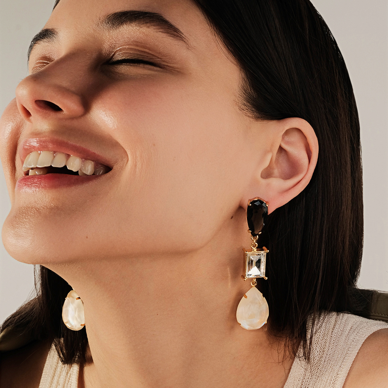 Earrings with drop pendants with crystals