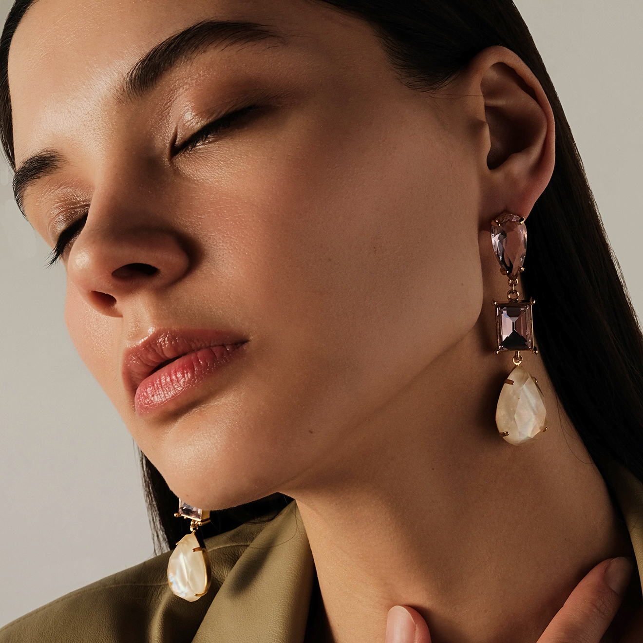Earrings with drop pendants with crystals