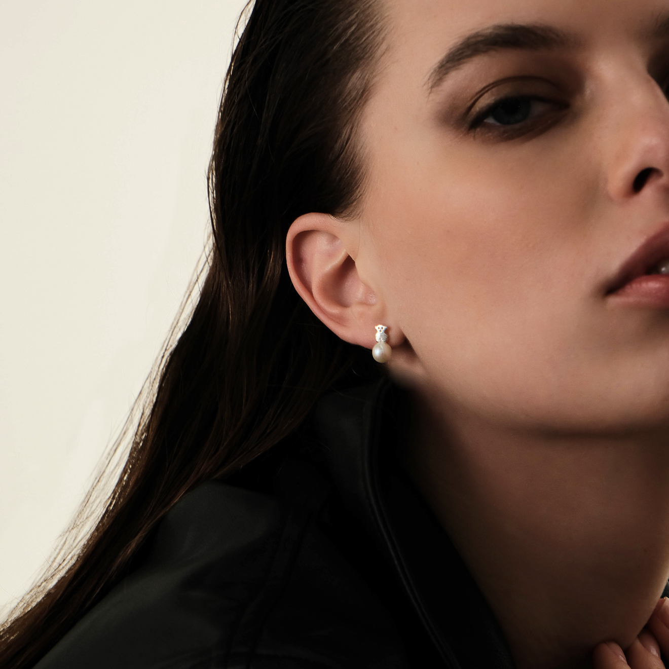 Stud earrings made of silver with pearls