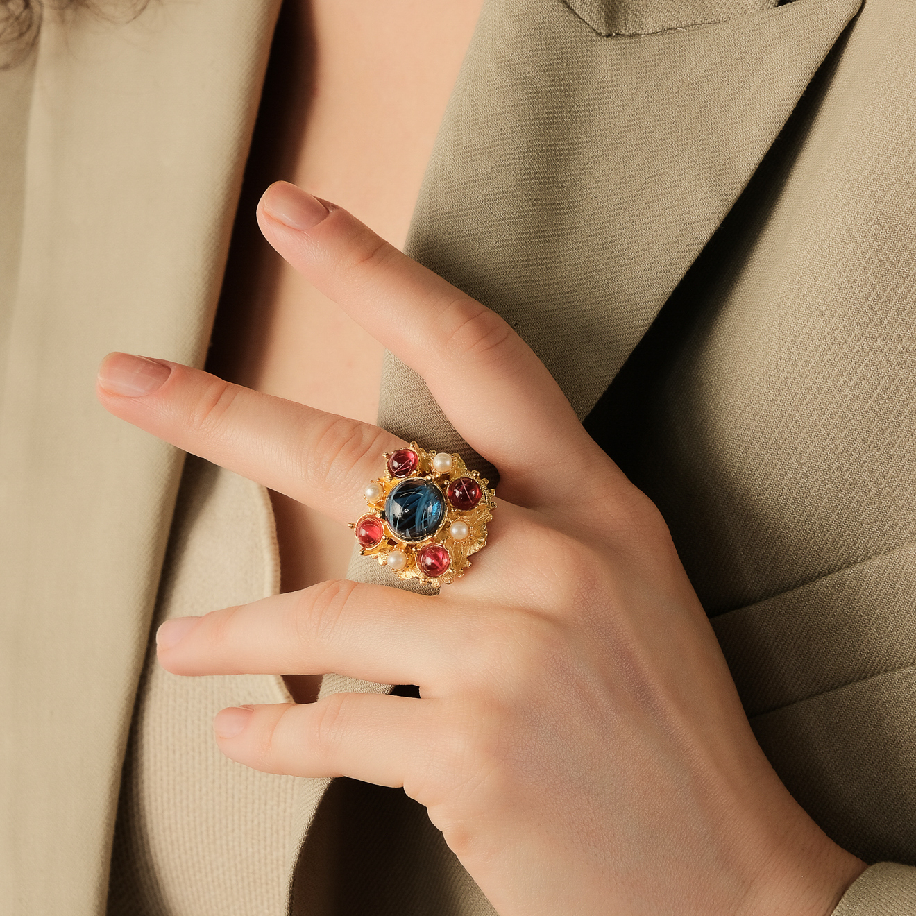 Gilded Wilhelmina ring with inserts of Czech glass and pearls