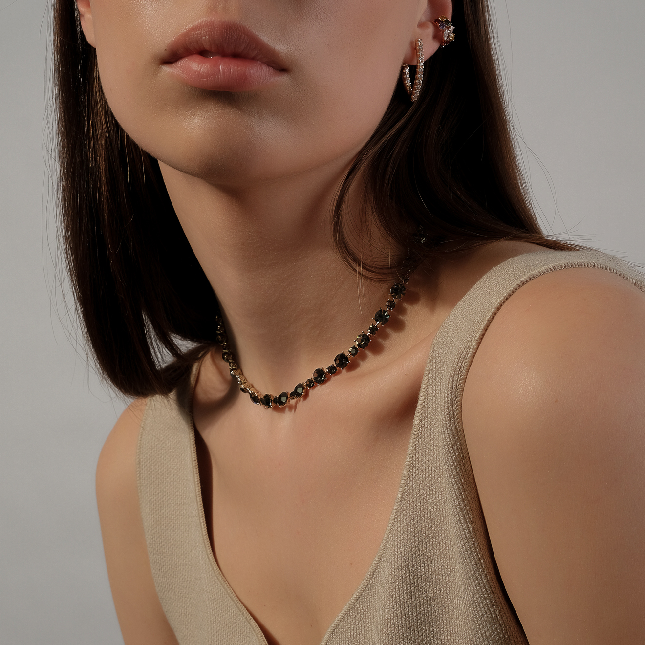 Silver choker with black crystals