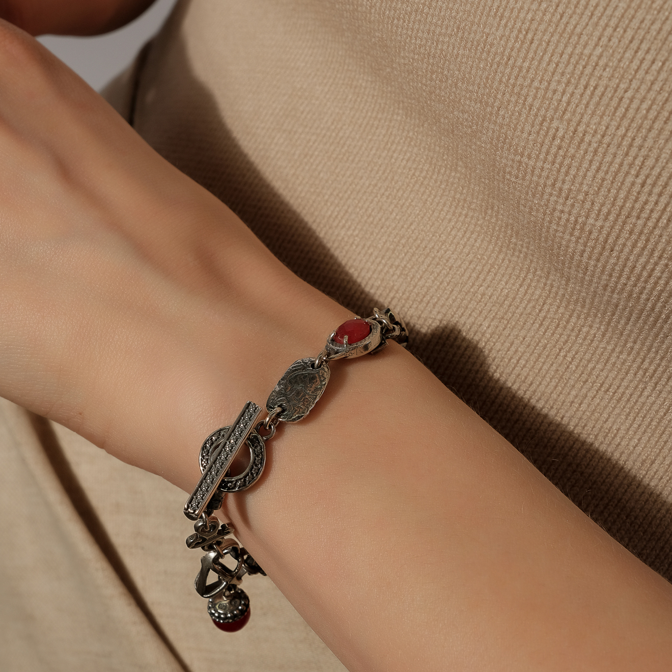 Silver bracelet with agate and jade