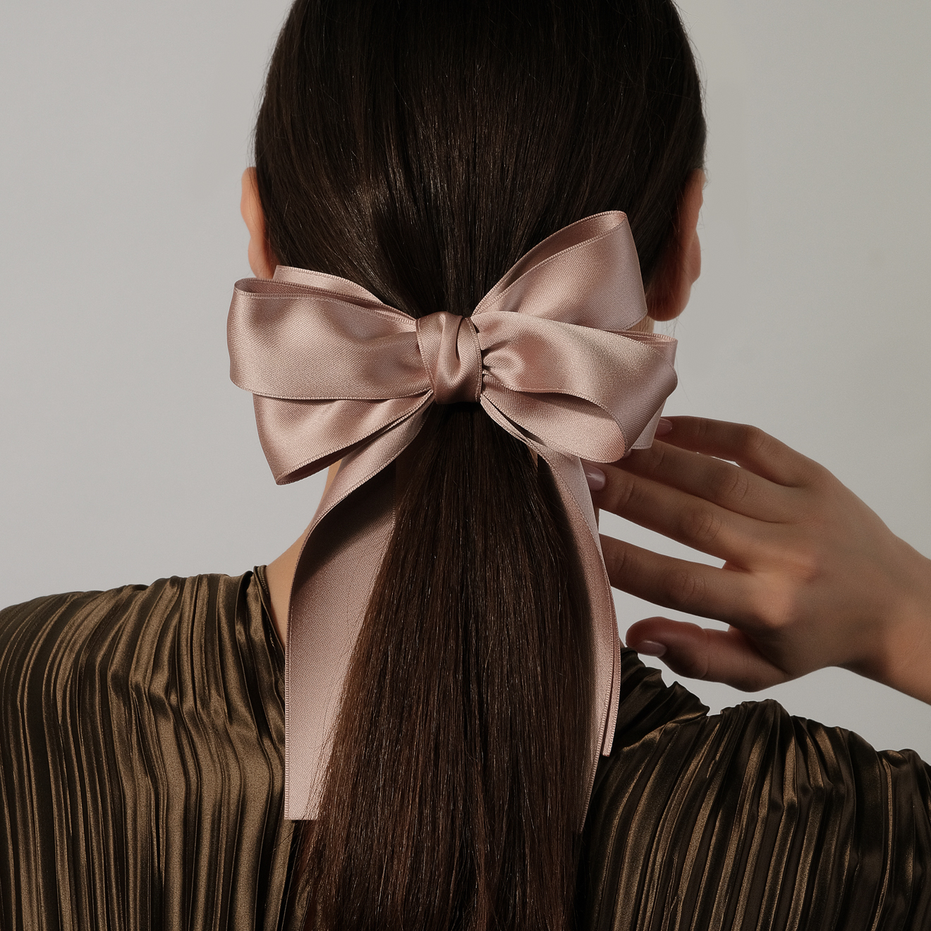 Beige bow hairpin
