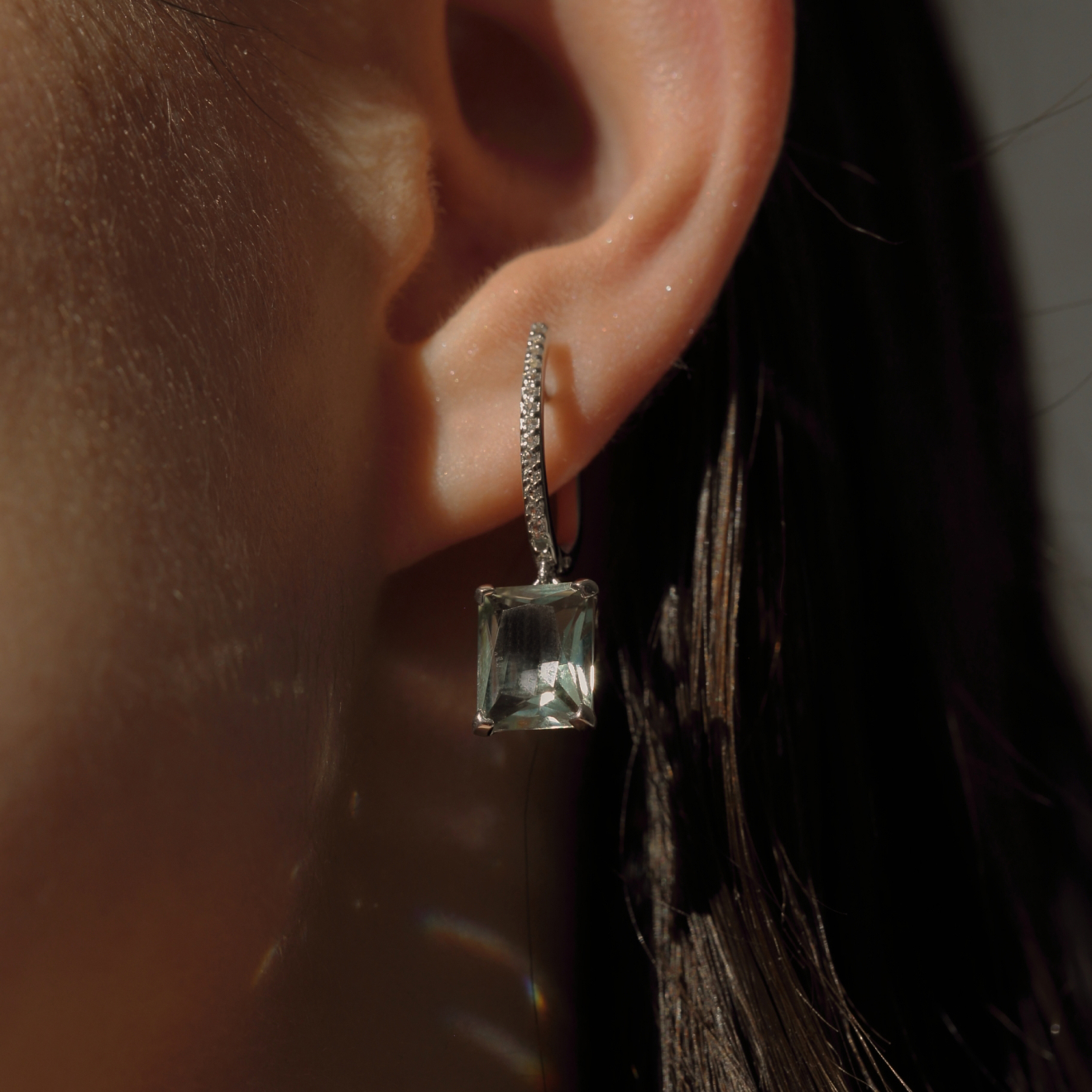 Серьги из серебра с лунным камнем огранки багет
